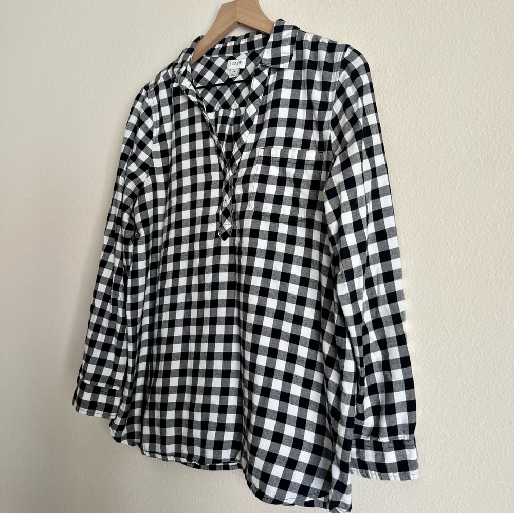 ✨MOVING SALE✨ Lowest Price! J. CREW Black White Buffalo Check 100% Cotton Top M - Picture 2 of 9